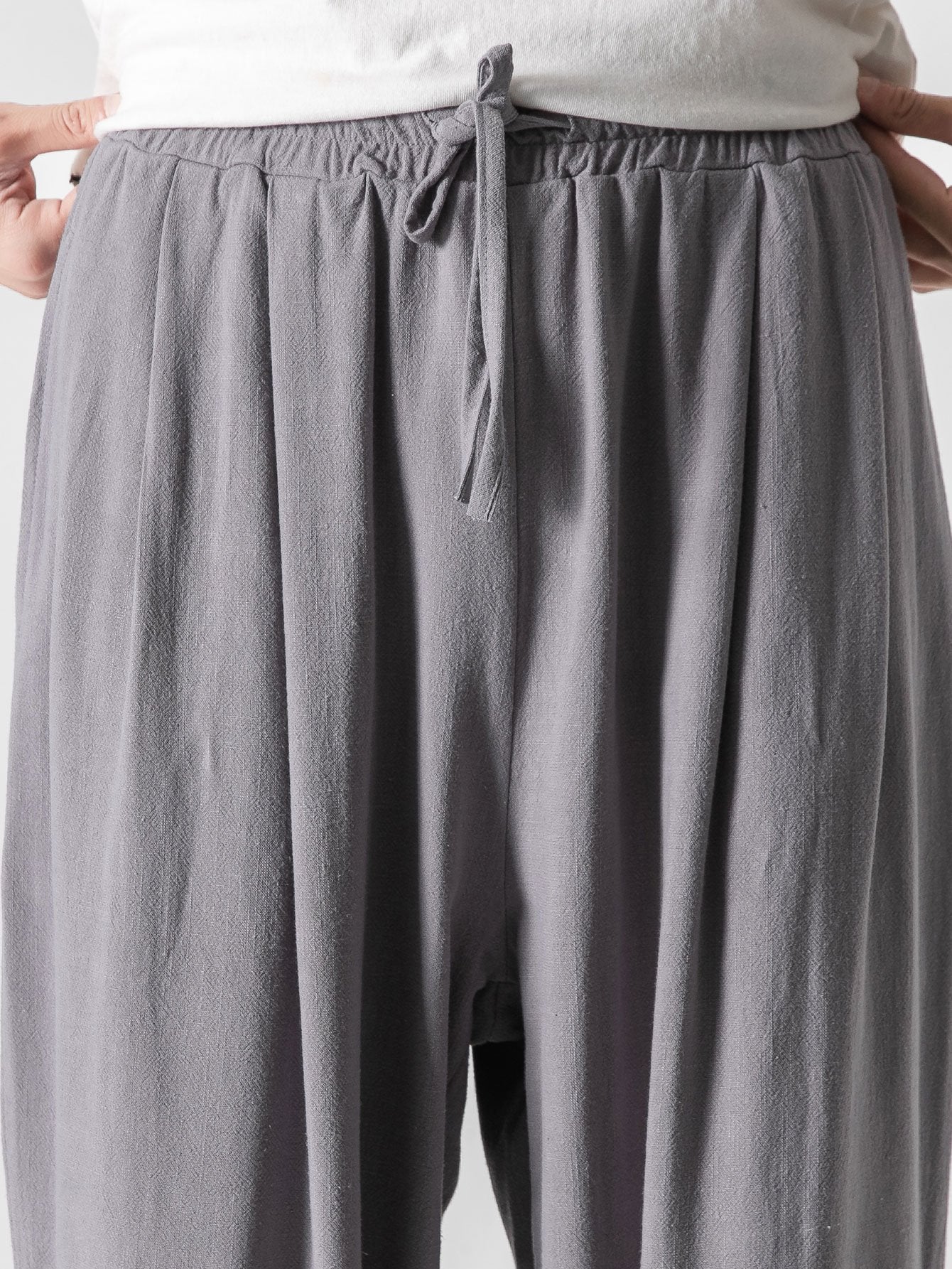 COMFORT NATURALE: PANTALONI AMPI RELAX FIT IN MISTO LINO E COTONE