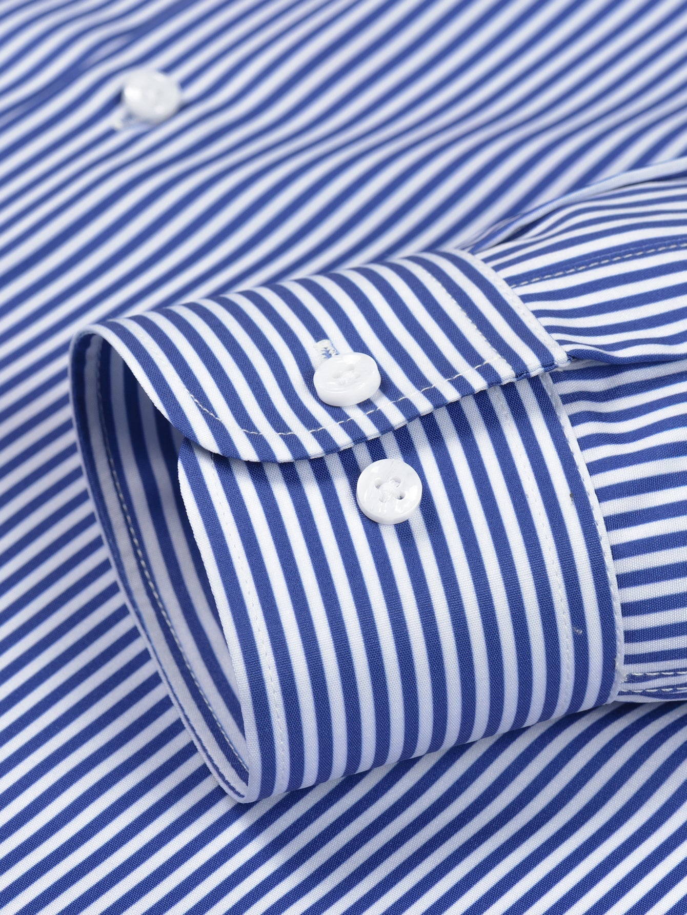 CAMICIA A MANICHE LUNGHE A RIGHE CON BOTTONI & PANTALONI SLIM FIT A GAMBA AFFUSOLATA
