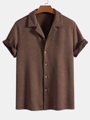 STILE GEOMETRICO: CAMICIA CUBANA A MANICHE CORTE CON TEXTURA GEOMETRICA