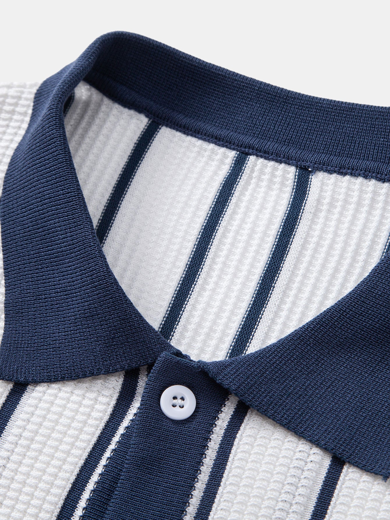 CAMICIA A RIGHE IN MAGLIA CON BOTTONI & PANTALONI IN LINO DRITTI