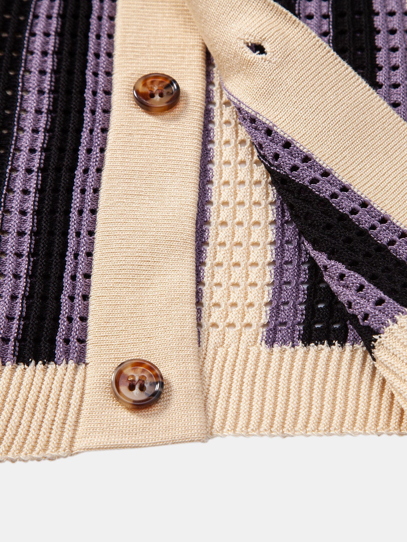CAMICIA A RIGHE CON OCCHIELLI ALL'UNCINETTO E PANTALONI DI LINO CON GAMBA DRITTA