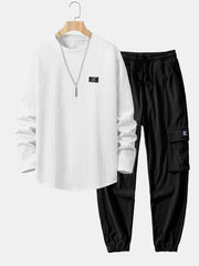 T-SHIRT A MANICHE LUNGHE CON ORLO CURVO IN JACQUARD GEOMETRICO & JOGGERS CARGO IN CORDUROY CON COULISSE